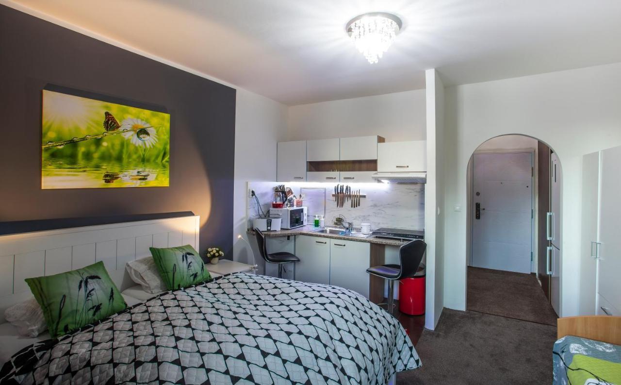 Studio Apartment Petrzalka Air-Conditioned 24H Check-In Μπρατισλάβα Εξωτερικό φωτογραφία